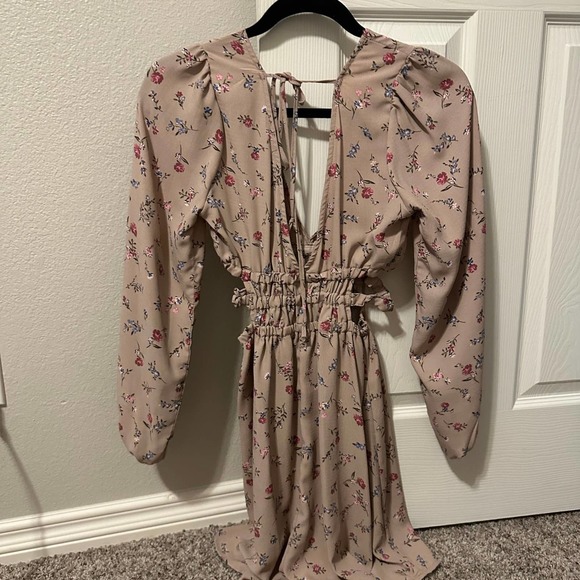 Dress - Picture 3 of 3